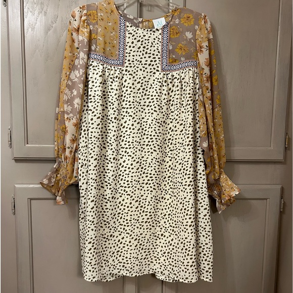 Dress - Picture 1 of 11